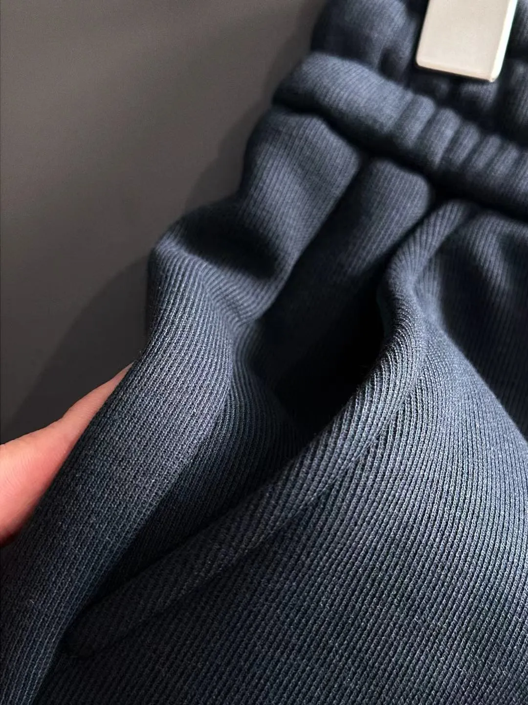 Next day shipment P360 Big Goose 2025 new winter elastic band casual pants, thick velvet counter-customized fabric, high breathability and comfort, impeccable details, brand element design concept, reflecting high quality. It feels delicate and soft! It presents a casual cut and the upper body shape is great! Size: M-4XL